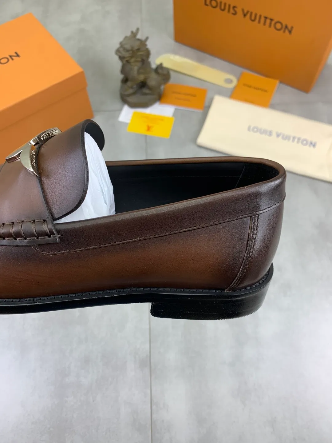 Men's men's shoes 💰P542 New style 💶[LOUIS VUITTON] Water-dyed Niuli Original order New style 🍀LV Louis Vuitton *——Top version of LV classic leather shoes! Made of imported original calfskin, original leather side strips and wear-resistant high-end rubber outsole! High quality products! Color: 3️⃣optional Size: 38-44 (45 customized)